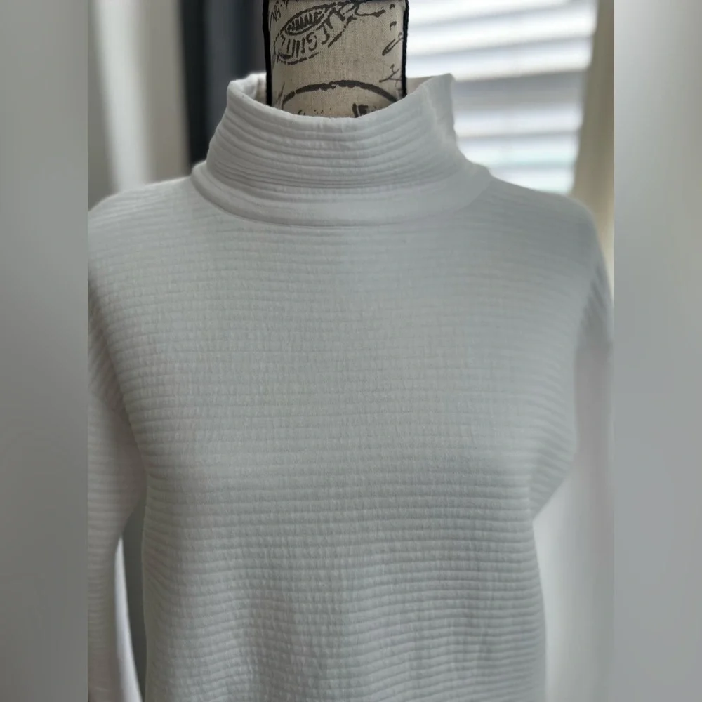 Talbots Classic White quilted pullover Turtleneck Sweater - Picture 4 of 9